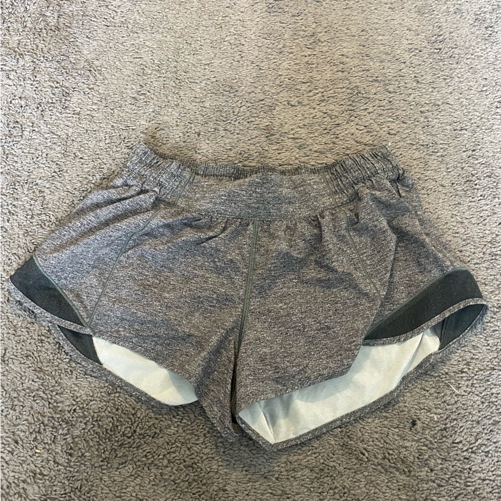 Lululemon Hotty Hot Low-Rise Lined Short 2.5